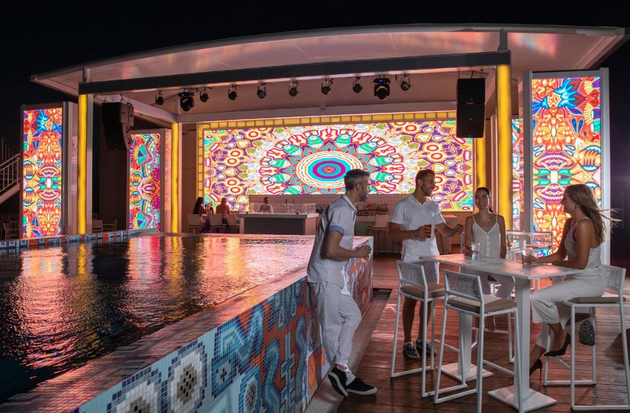Royalton Chic Cancun, An Autograph Collection All-Inclusive Resort - Adults Only Exterior photo The pool at the nightclub