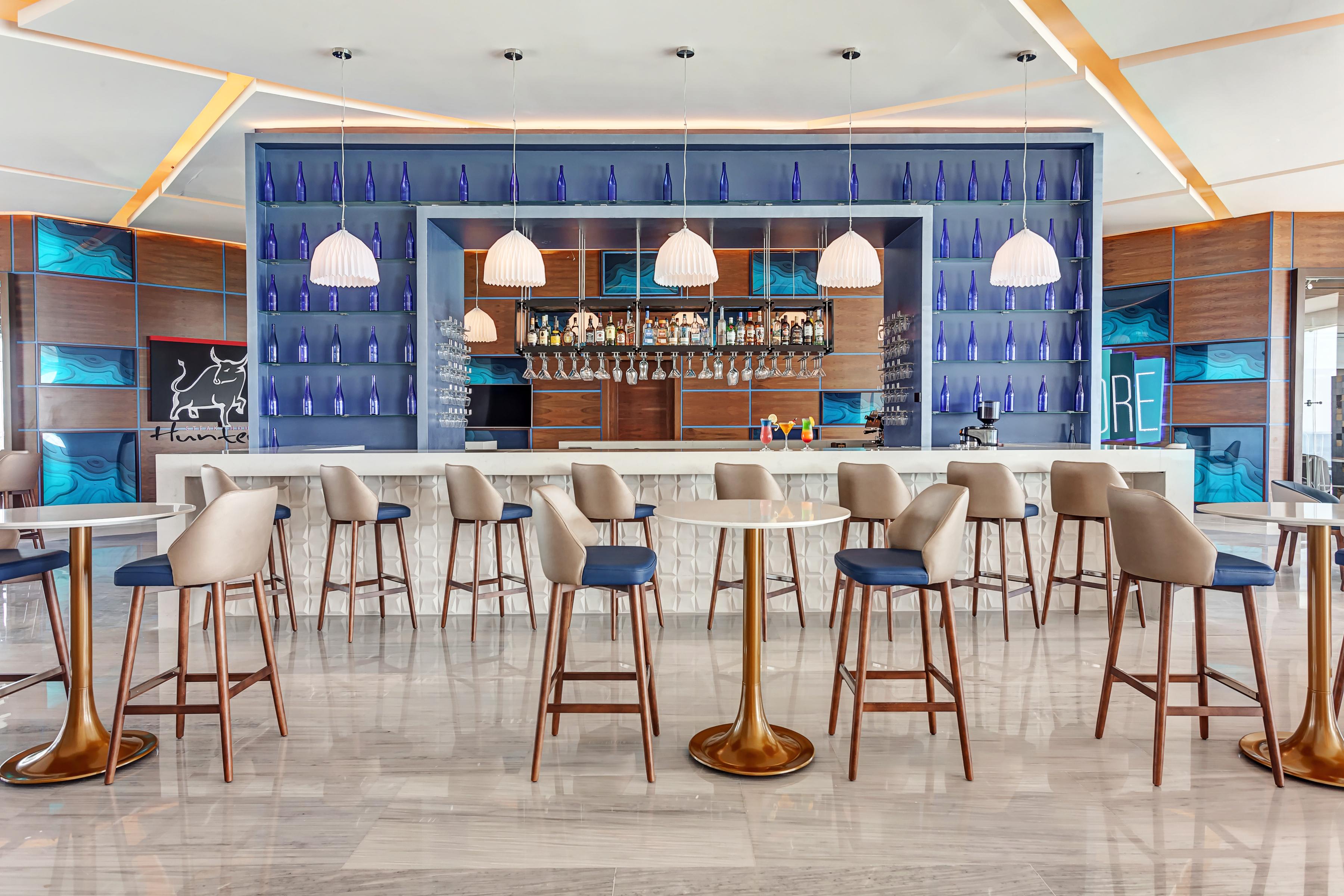 Royalton Chic Cancun, An Autograph Collection All-Inclusive Resort - Adults Only Exterior photo The bar at the lounge