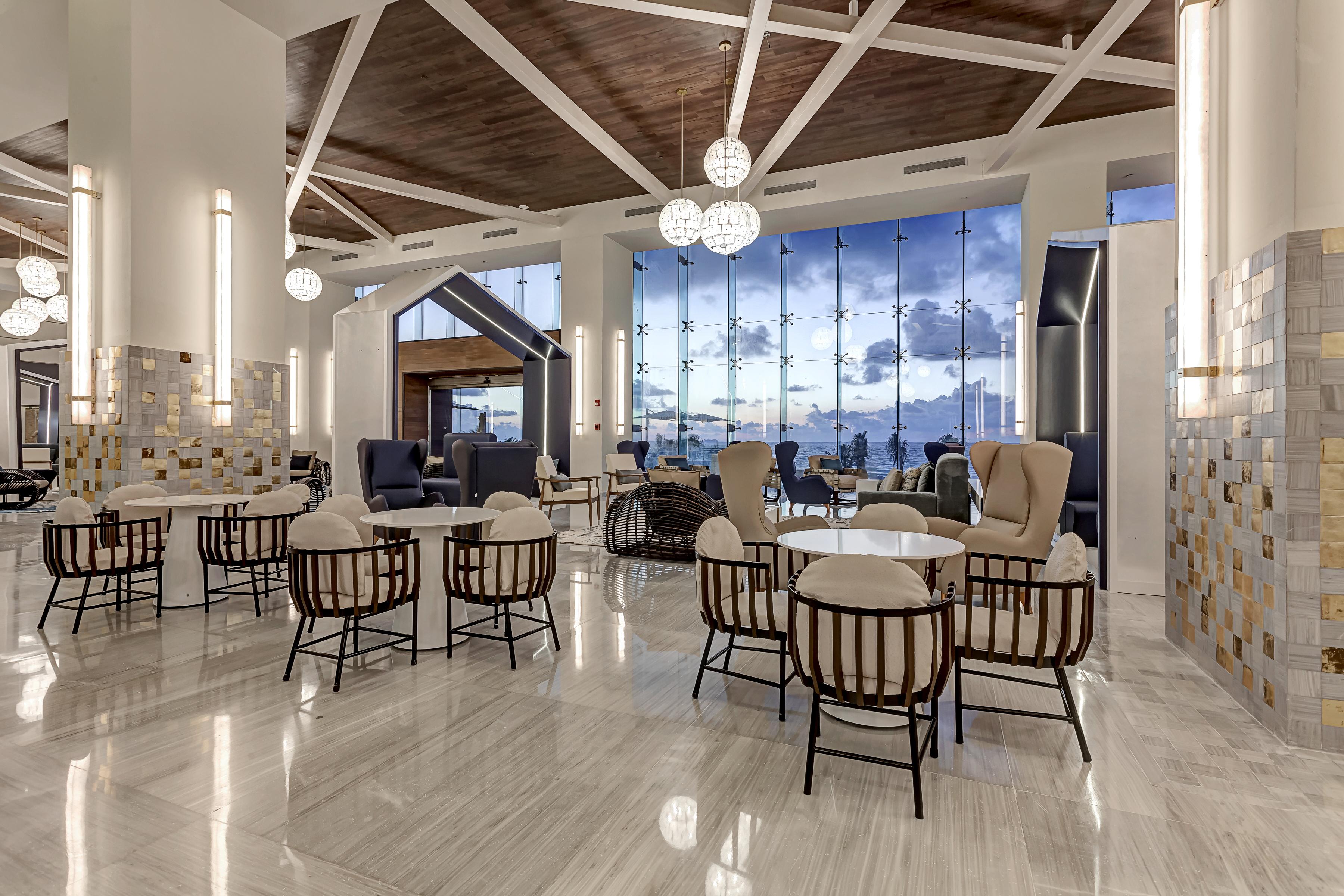Royalton Chic Cancun, An Autograph Collection All-Inclusive Resort - Adults Only Exterior photo The lounge at the airport
