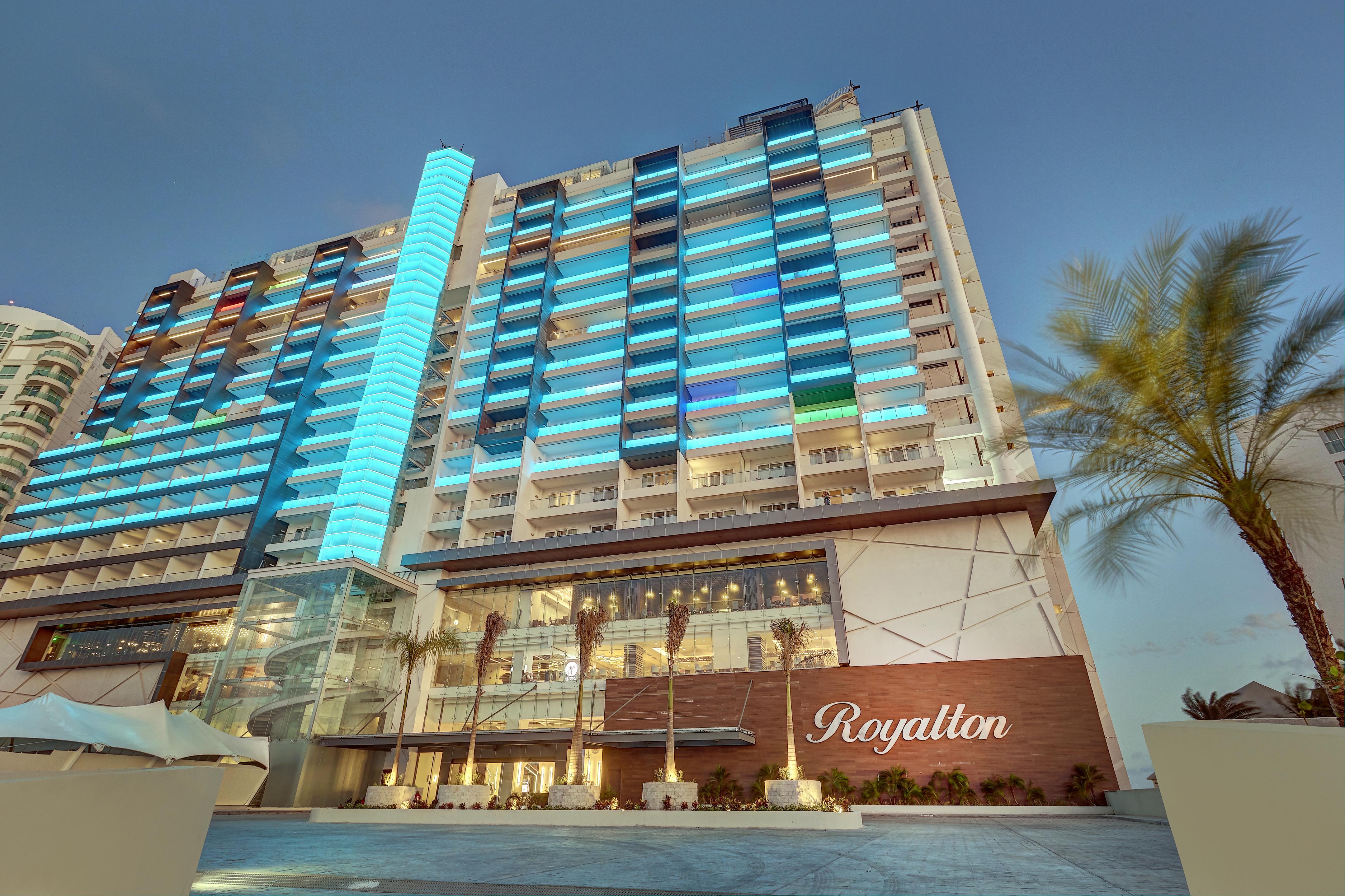 Royalton Chic Cancun, An Autograph Collection All-Inclusive Resort - Adults Only Exterior photo Royalton Riviera Cancun