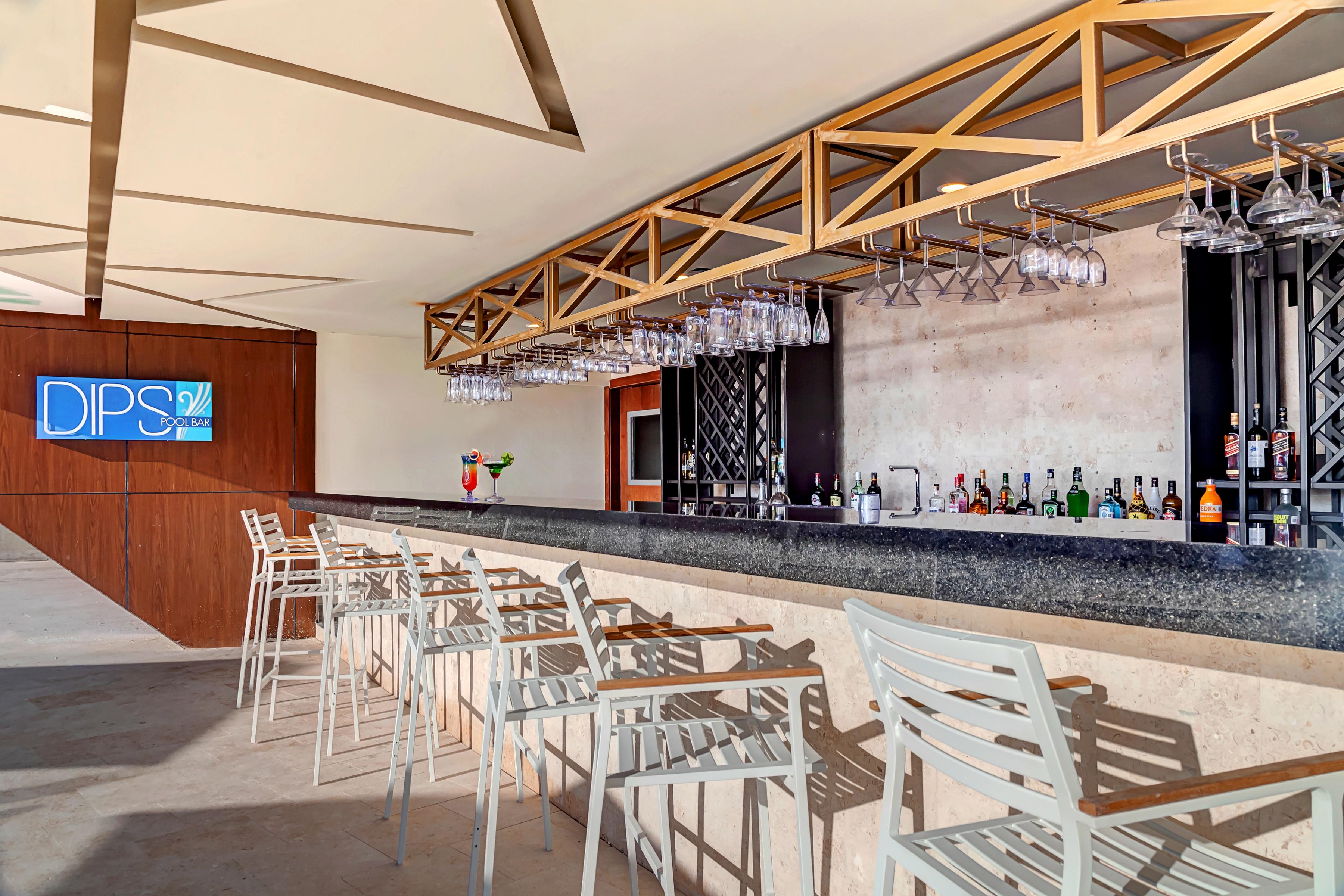 Royalton Chic Cancun, An Autograph Collection All-Inclusive Resort - Adults Only Exterior photo The bar at the 360° Lounge